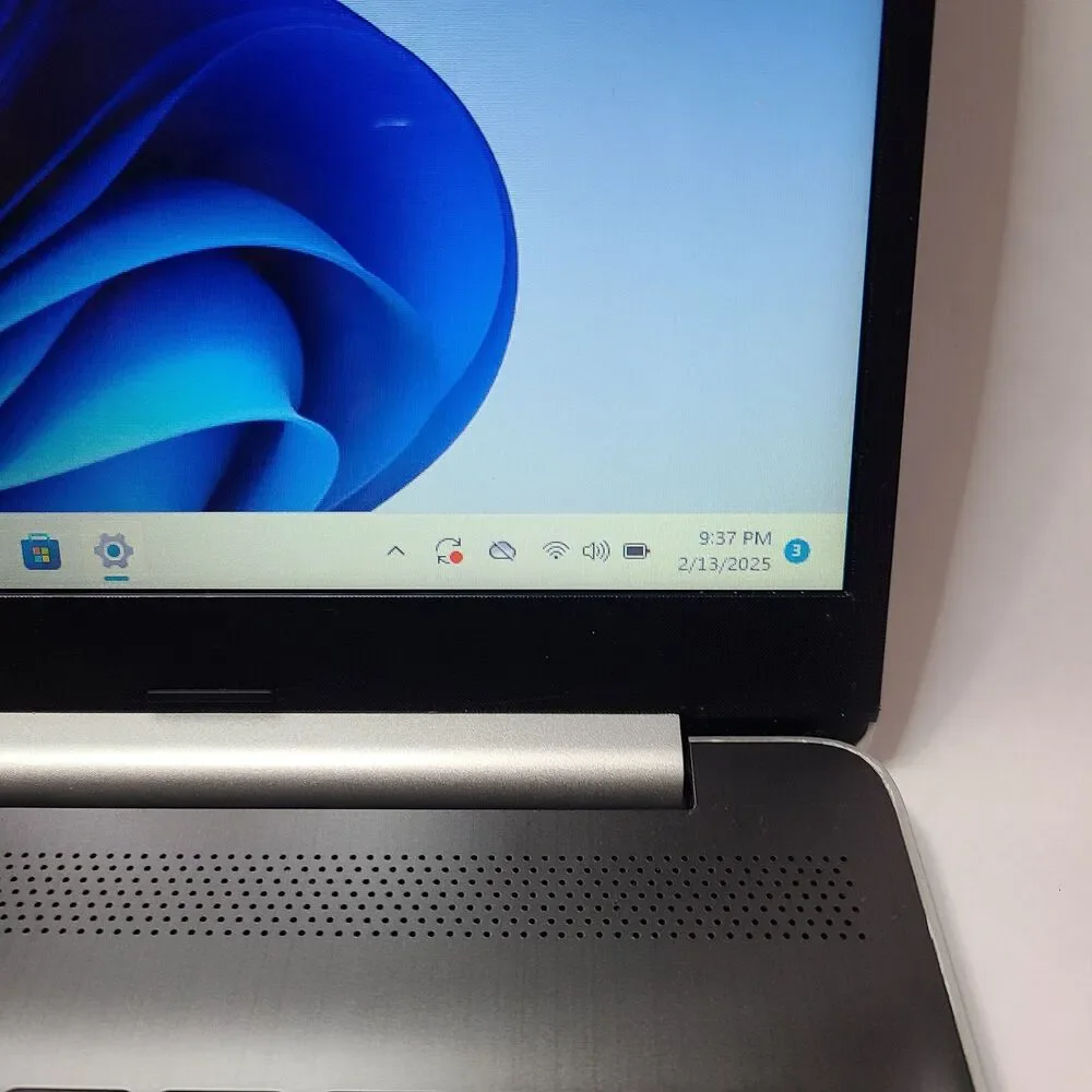 HP Laptop (15-DY1044NR) W11 / 256GB / 16GB / Intel i3 10gen/ 15-Inch w/Charger